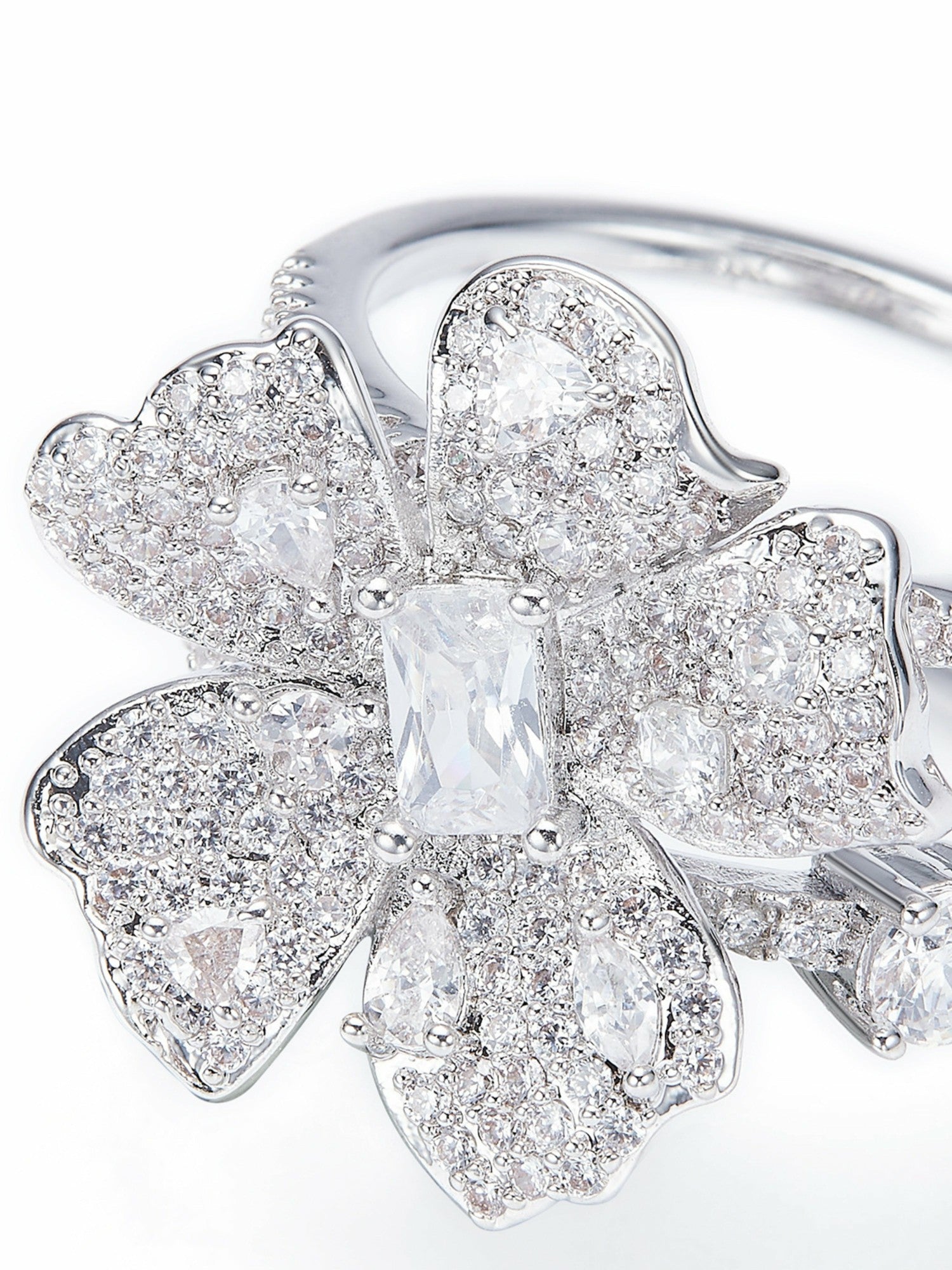 Nana Jacqueline Diora Double Floral White Ring White