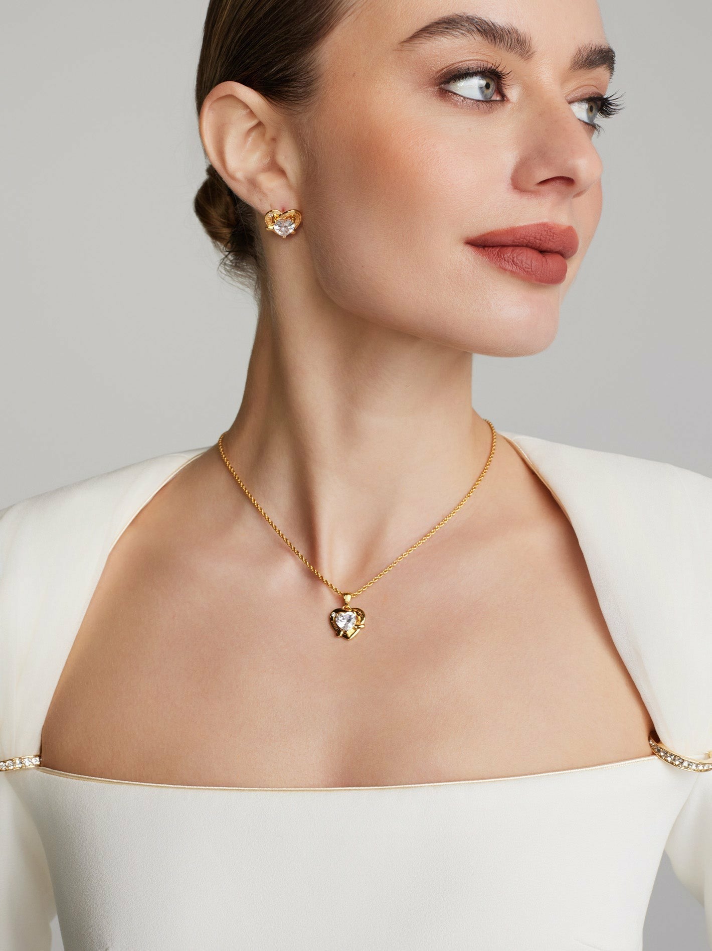 Nana Jacqueline Luminous Grace: Gold Jewelry Set for Mother's Day Gift White