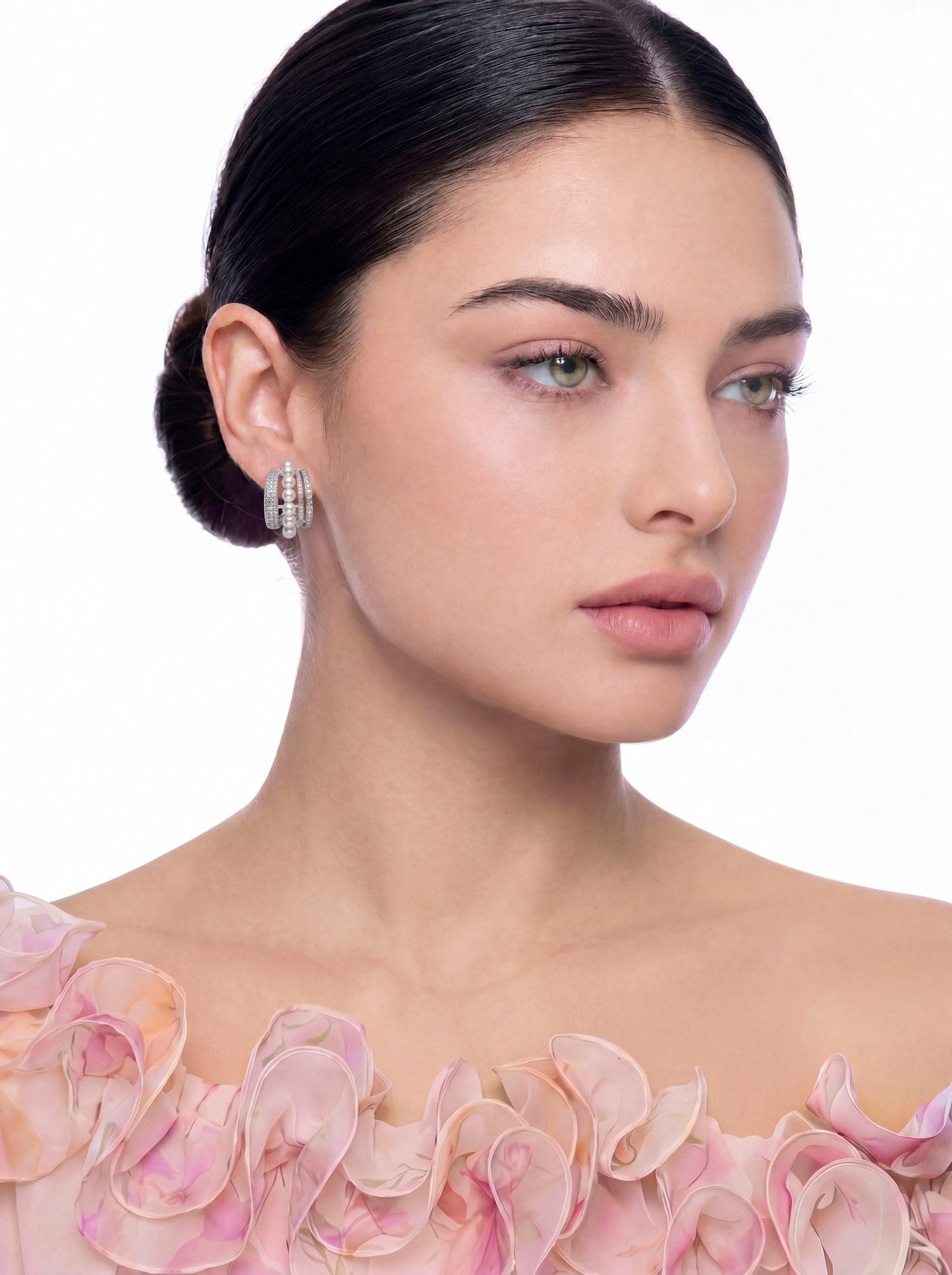 Nana Jacqueline Fauna Curved Pearl White Earrings White