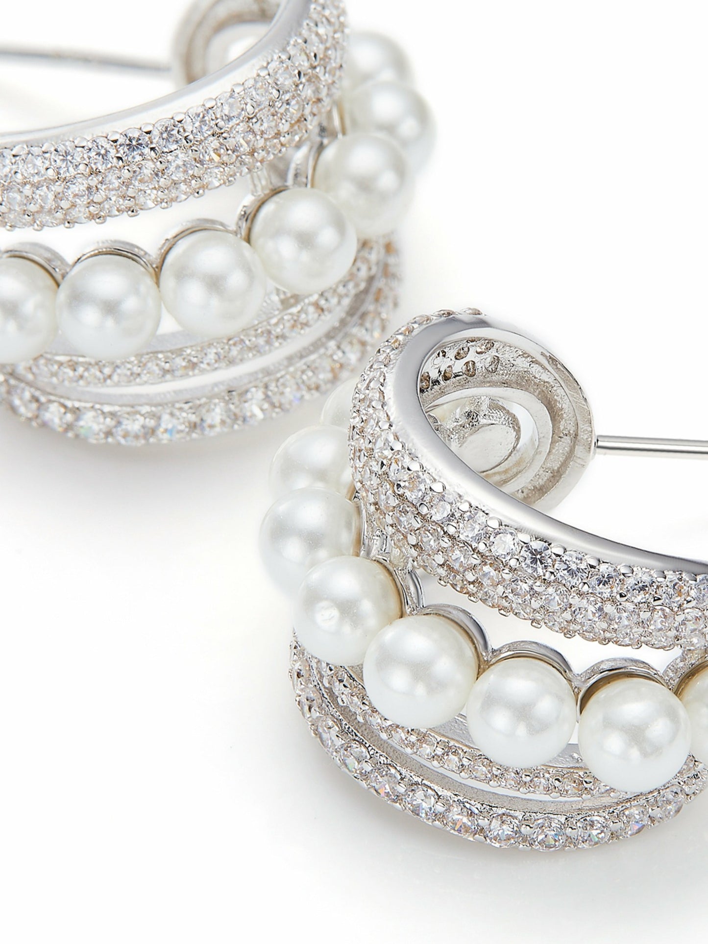 Nana Jacqueline Fauna Curved Pearl White Earrings White