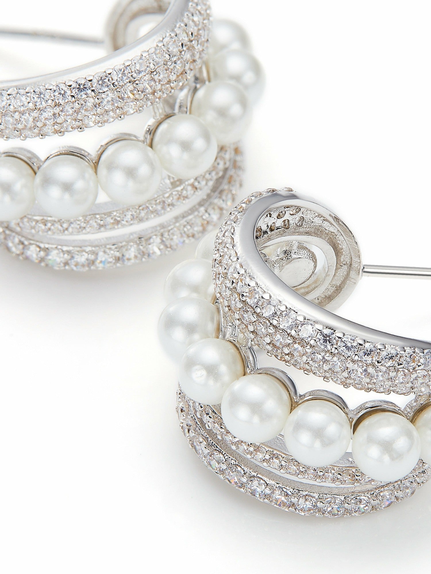 Nana Jacqueline Fauna Curved Pearl White Earrings White