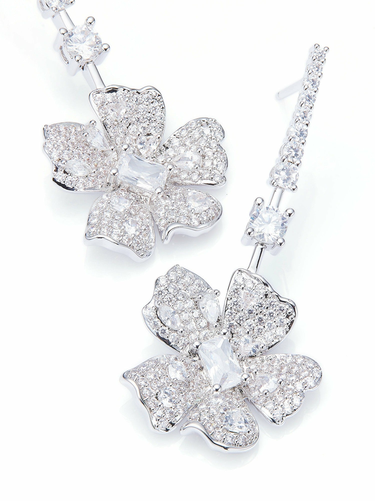 Nana Jacqueline Isadora Floral Drop White Earrings White