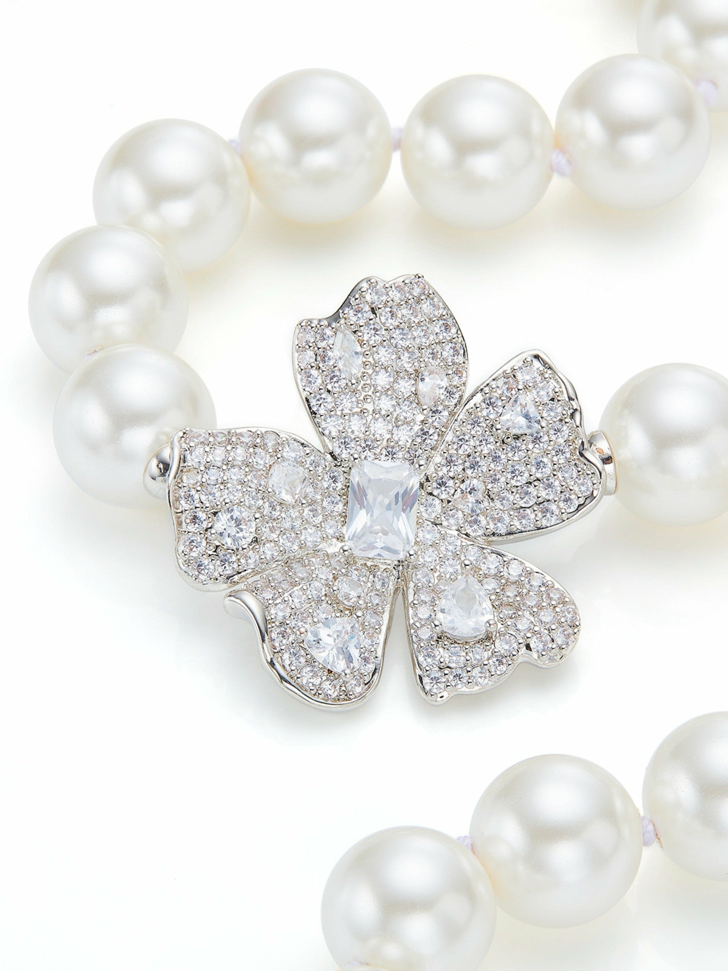 Nana Jacqueline Bellina Floral Pearl White Necklace White