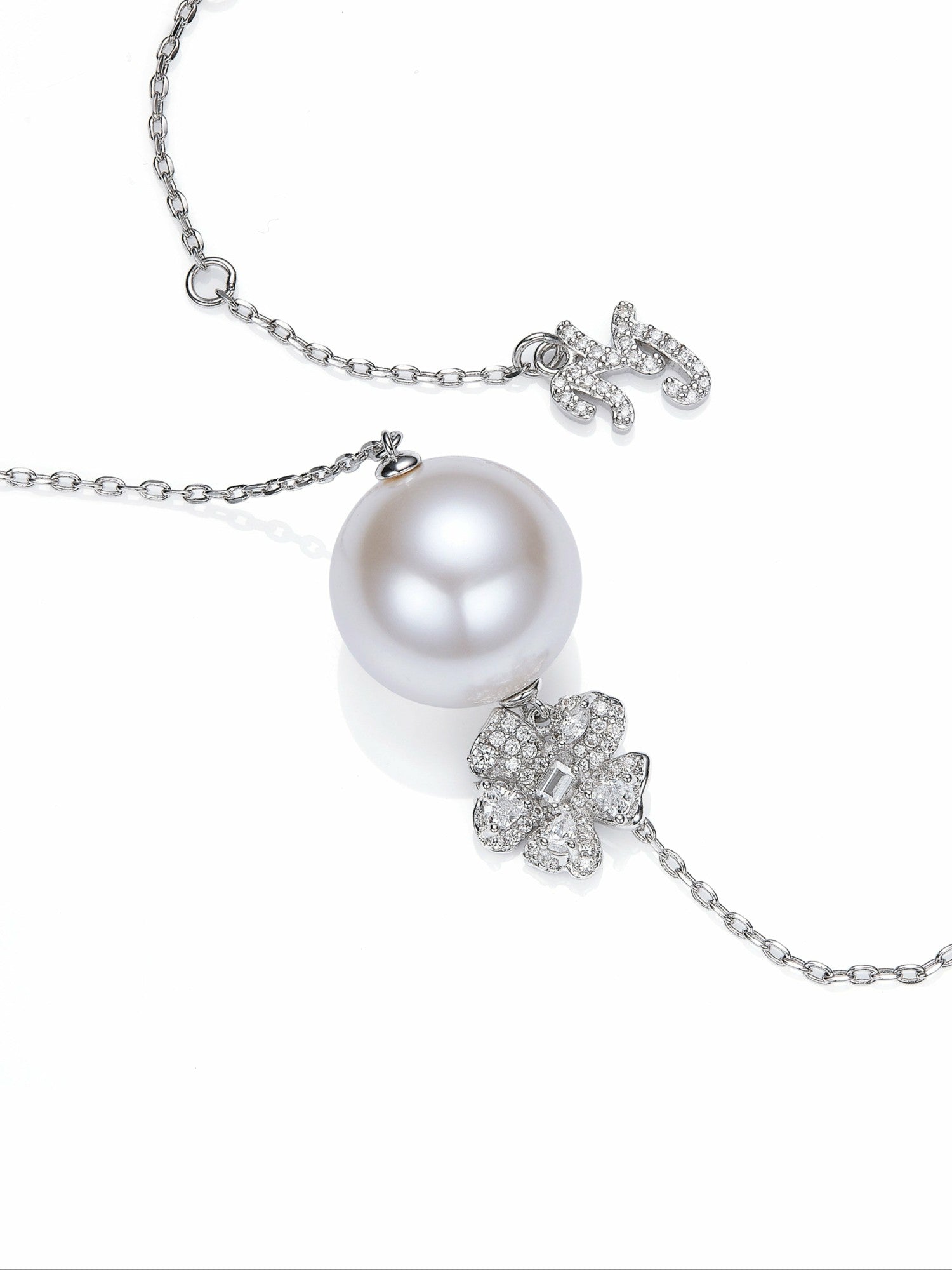 Nana Jacqueline Lovelle Floral Pearl White Necklace White