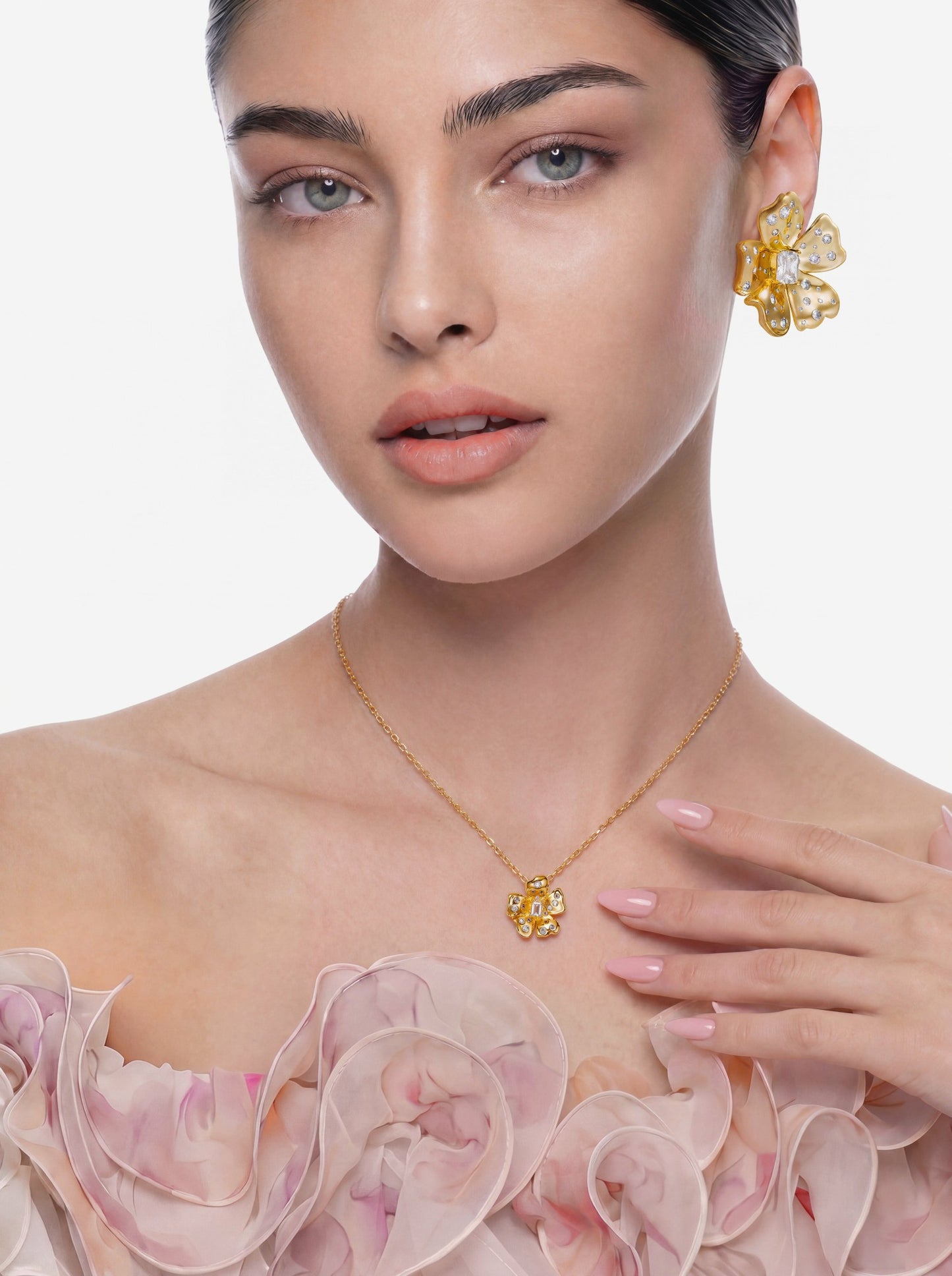 Nana Jacqueline Lumi Floral Pendant Gold Necklace Gold