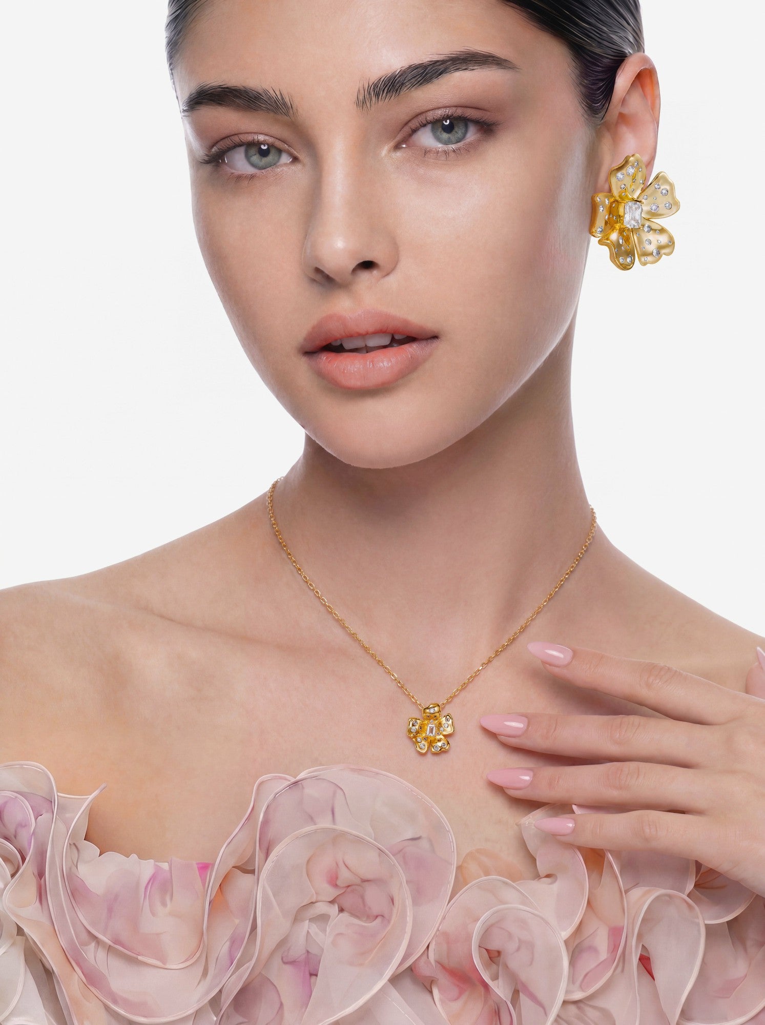 Nana Jacqueline Lumi Floral Pendant Gold Necklace Gold
