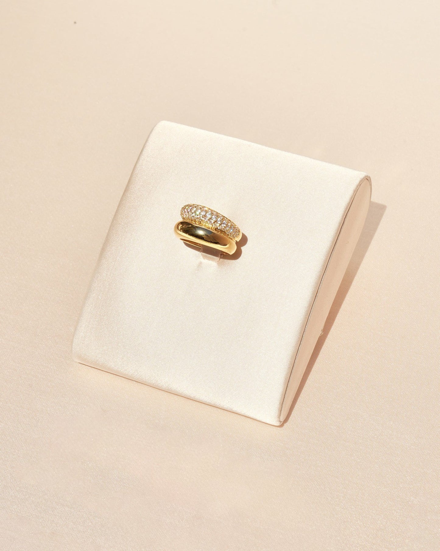 Nana Jacqueline Théa Ring: Gold Ring for Evening Events Gold