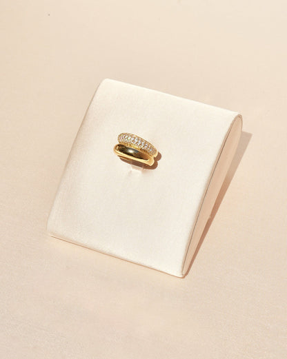 Nana Jacqueline Théa Ring: Gold Ring for Evening Events Gold
