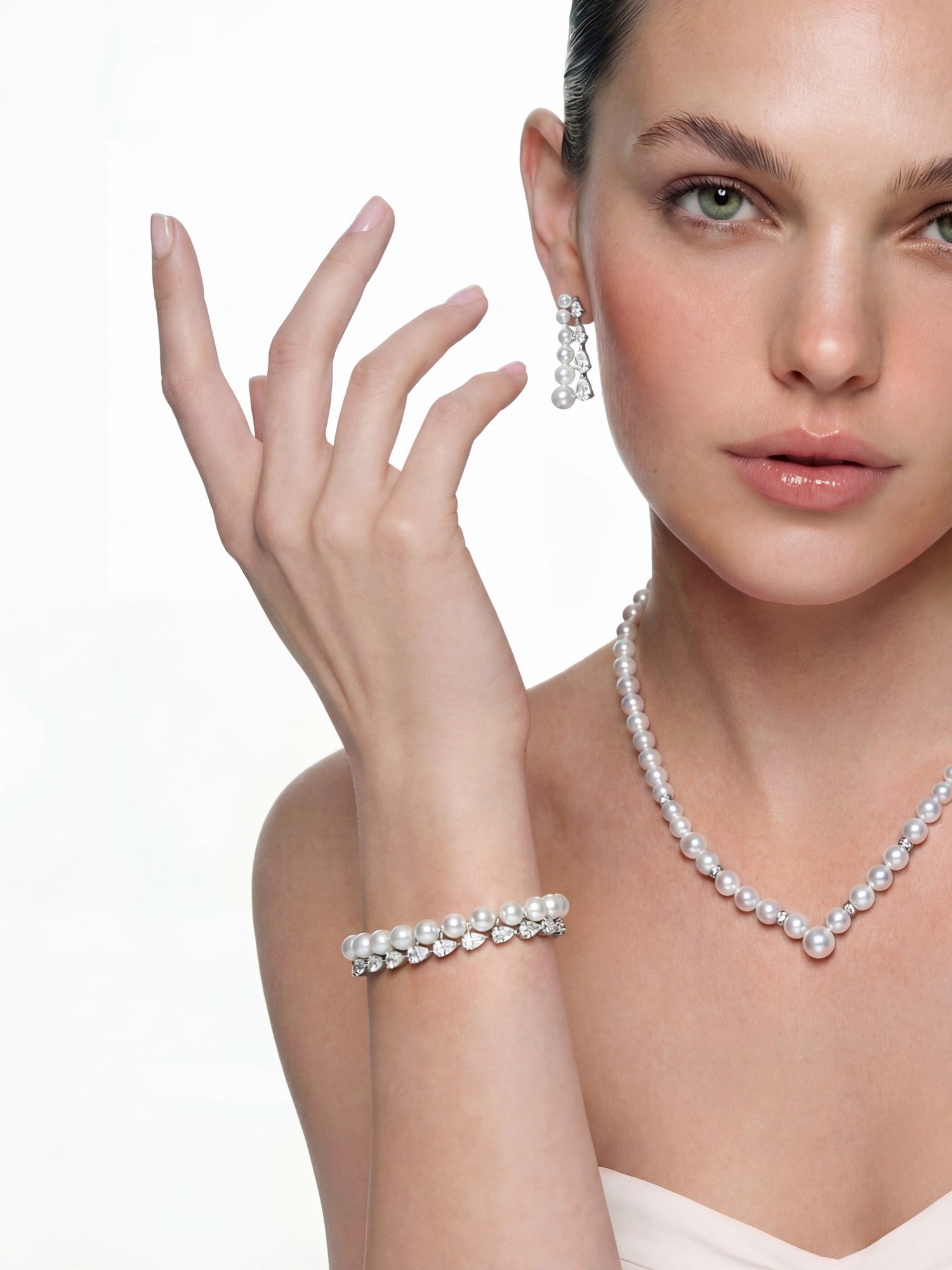 Nana Jacqueline Amara Pearl and Crystal Chain Bracelet White