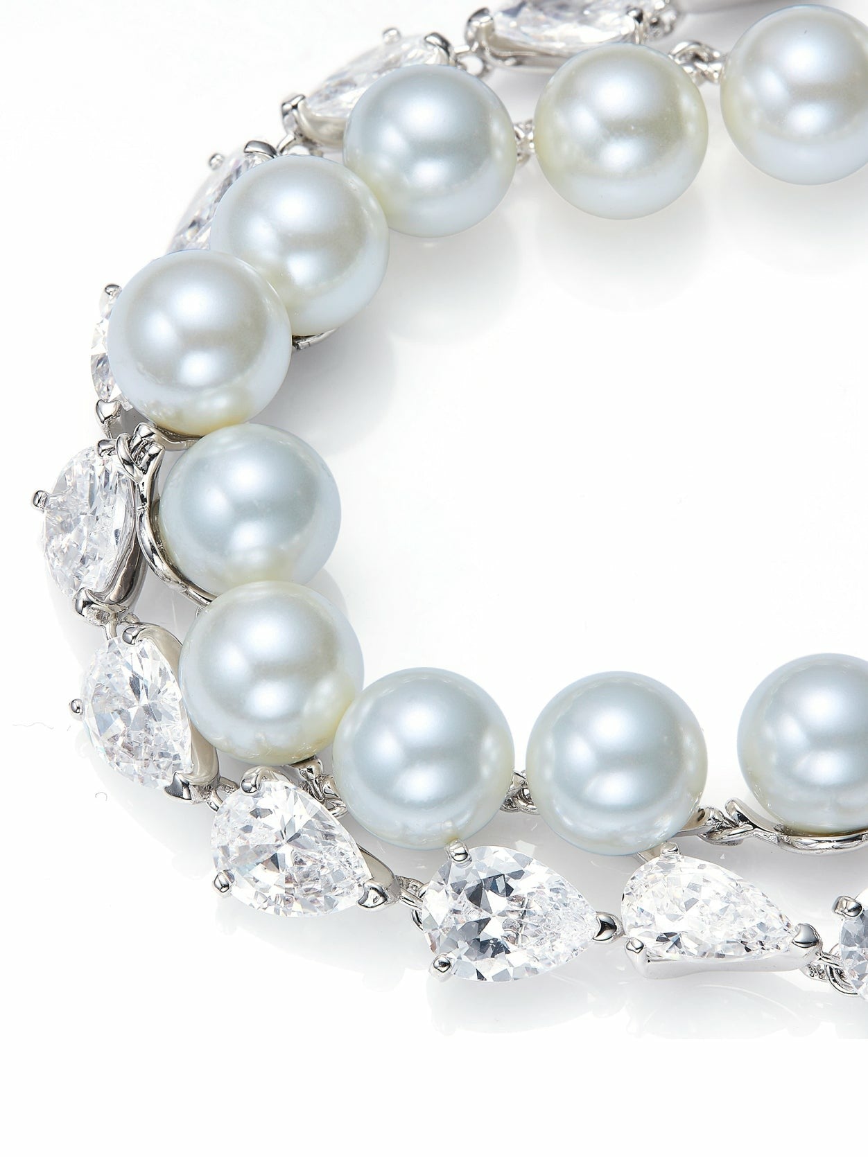 Nana Jacqueline Amara Pearl and Crystal Chain Bracelet White