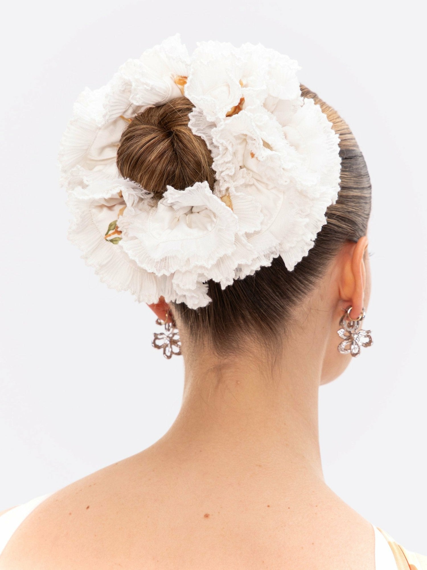 Nana Jacqueline Amani Scrunchie: White Scrunchie for Bridal Shower White